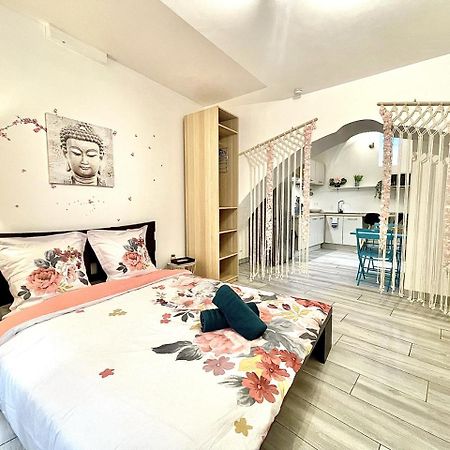 Appartement *Le Lotus*Fiber Wifi*Hyper Center* à Salon-de-Provence Extérieur photo