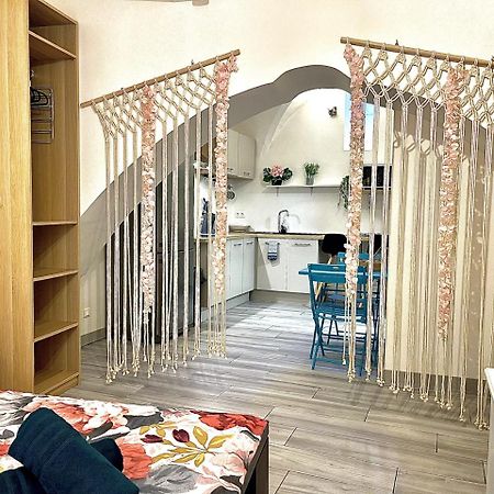 Appartement *Le Lotus*Fiber Wifi*Hyper Center* à Salon-de-Provence Extérieur photo