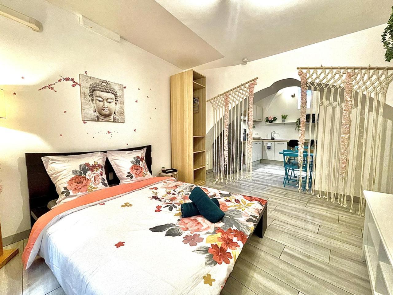 Appartement *Le Lotus*Fiber Wifi*Hyper Center* à Salon-de-Provence Extérieur photo