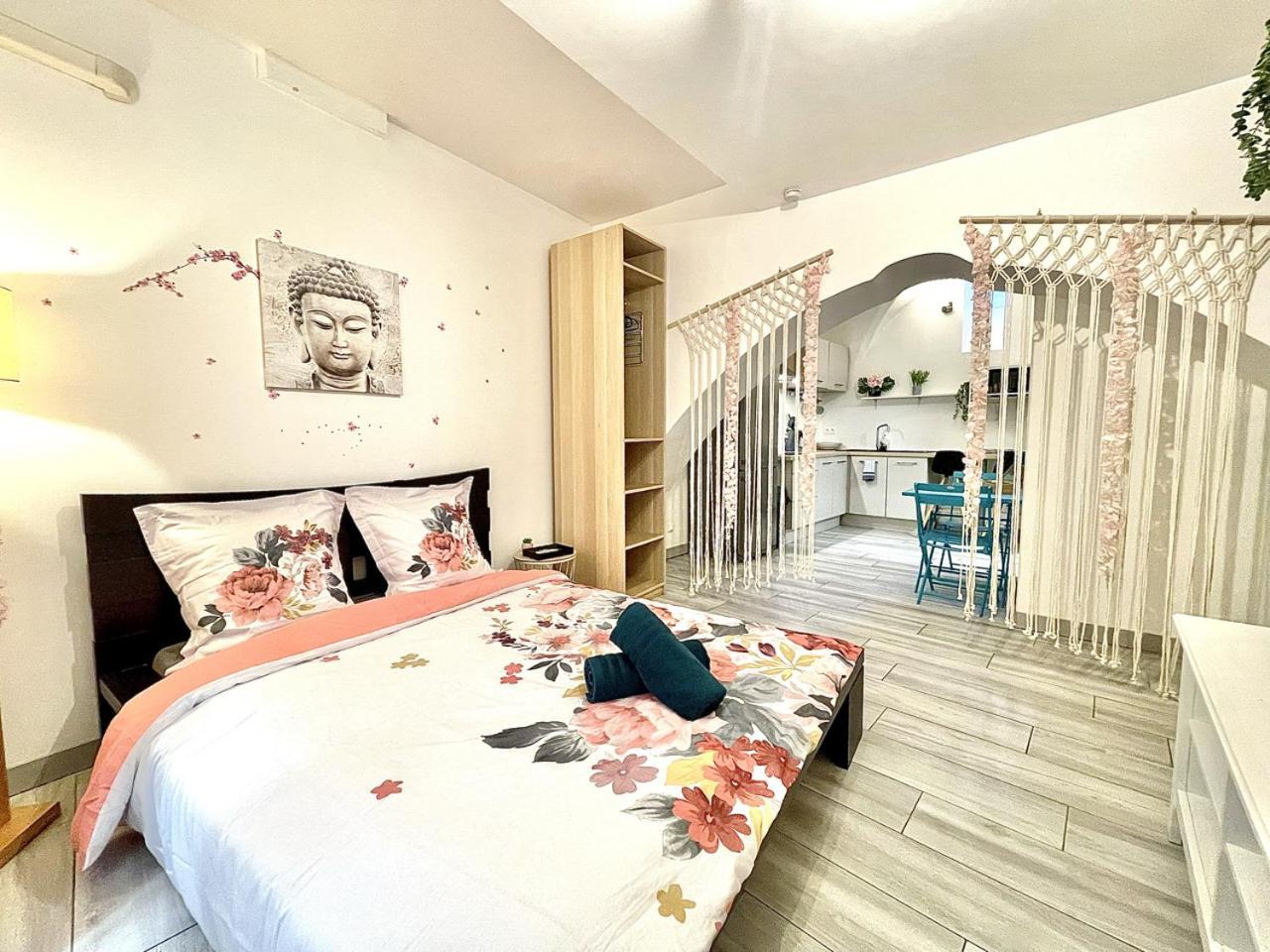 Appartement *Le Lotus*Fiber Wifi*Hyper Center* à Salon-de-Provence Extérieur photo